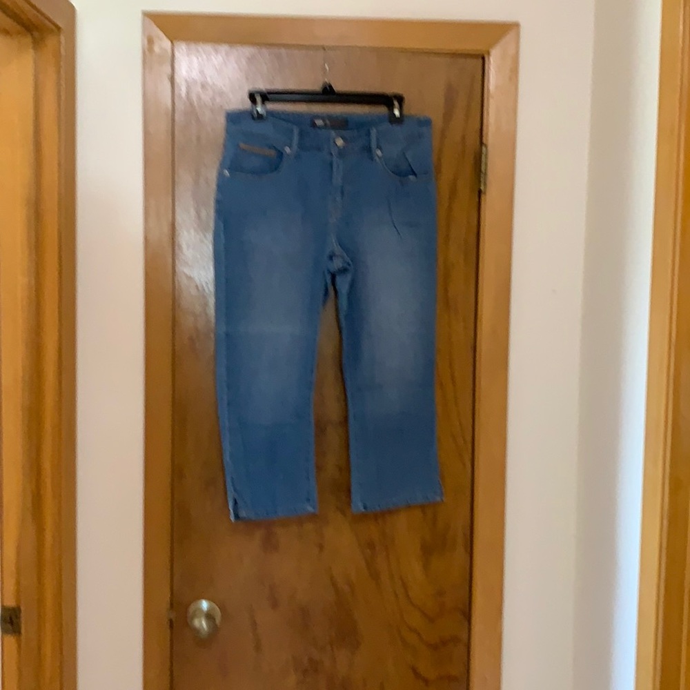 Levi’s Women’s Cropped Jeans